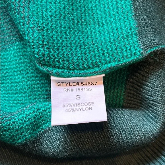 Staccato Green Crewneck Sweater with Floral Design - Picture 3 of 4